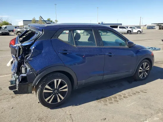 2020 Nissan Kicks SV