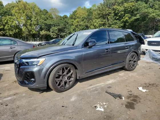 2025 Audi SQ7 Premium Plus