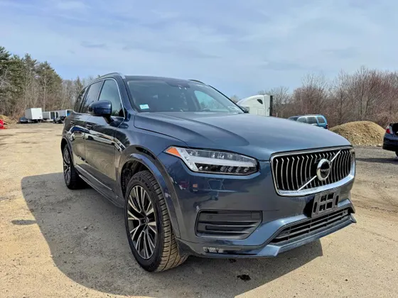 2022 Volvo XC90 Momentum