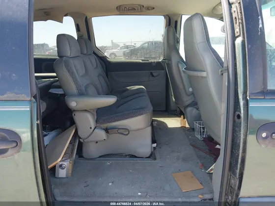1996 Plymouth Voyager SE