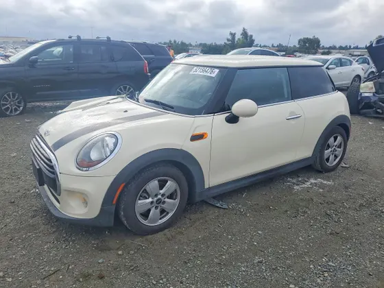 2017 MINI Hardtop 2 Door Cooper