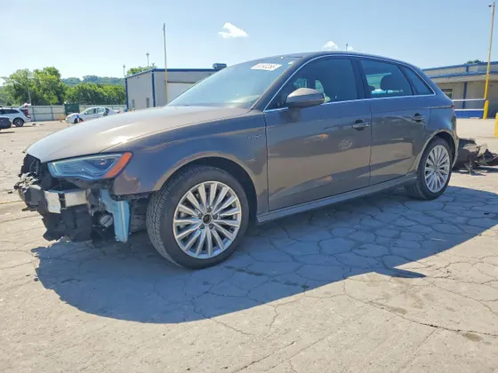 2016 Audi A3 e-tron Premium Plus