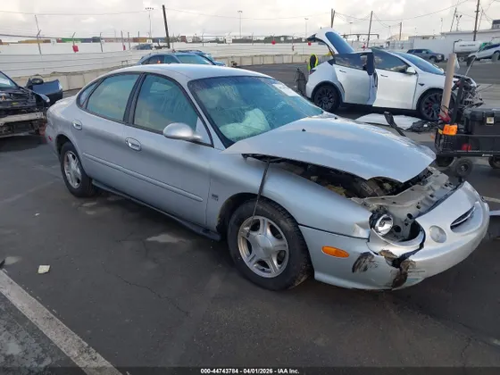 1999 Ford Taurus SE
