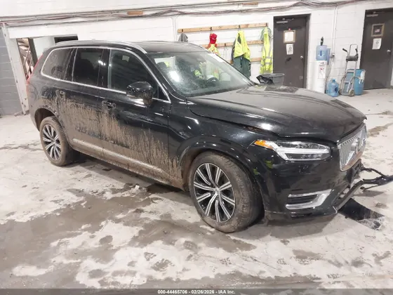 2024 Volvo XC90 Plus Bright Theme