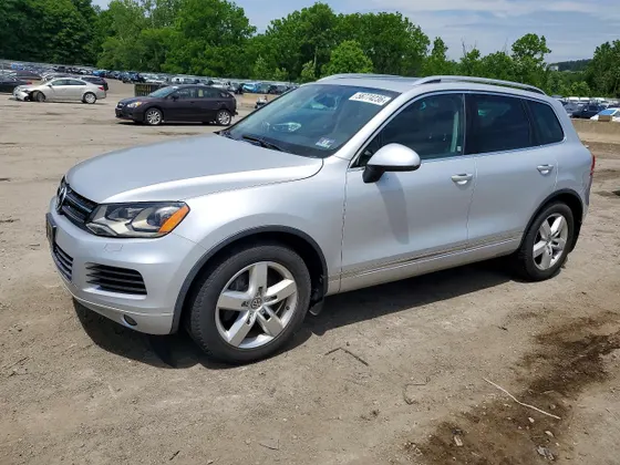 2013 Volkswagen Touareg Sport