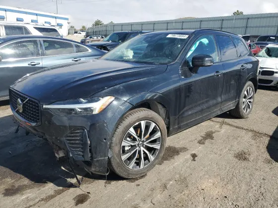 2024 Volvo XC60 Plus Dark Theme
