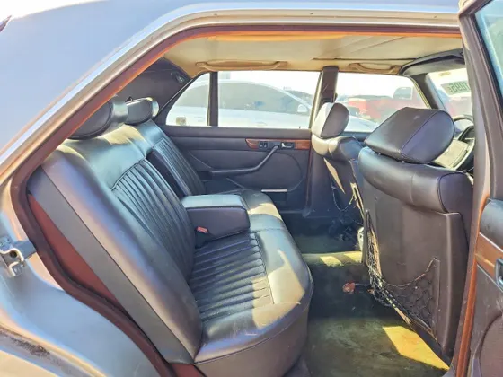 1986 Mercedes-Benz 300 Series 300SDL