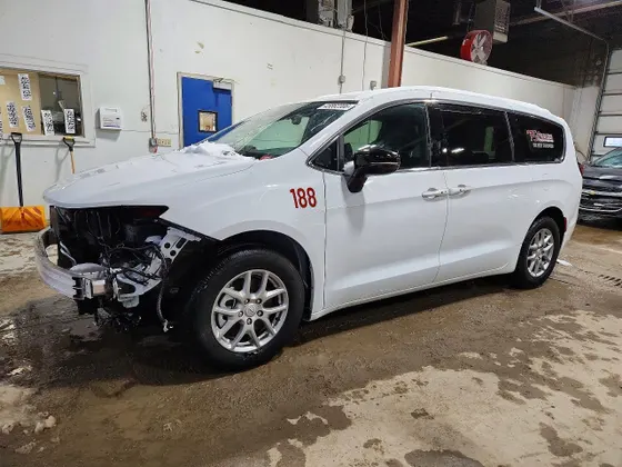 2025 Chrysler Voyager LX