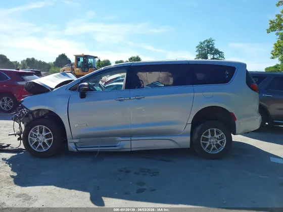 2024 Chrysler Pacifica Touring L