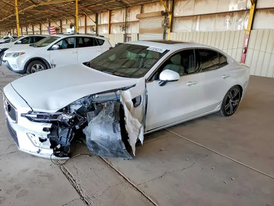 2022 Volvo S60 Recharge Plug-In Hybrid Inscription