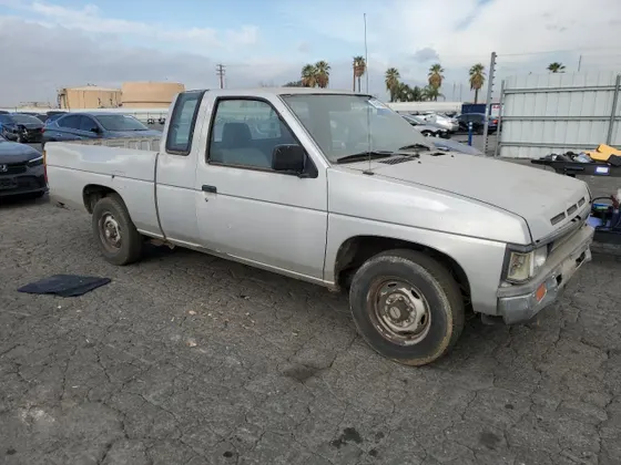 1988 Nissan Hardbody King Cab 2WD KING CAB