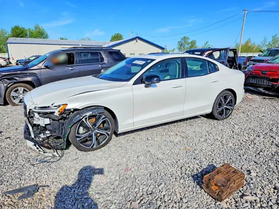 2025 Volvo S60 Plus
