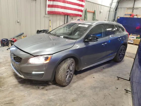 2018 Volvo V60 Cross Country PREMIER