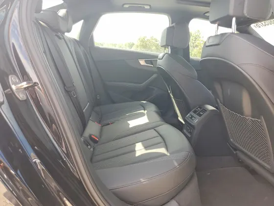 2022 Audi A4 Sedan S line Prestige