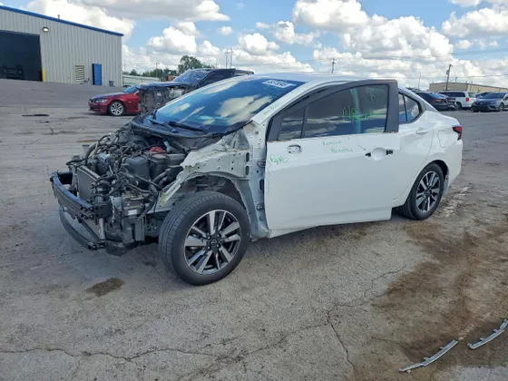 2024 Nissan Versa SV