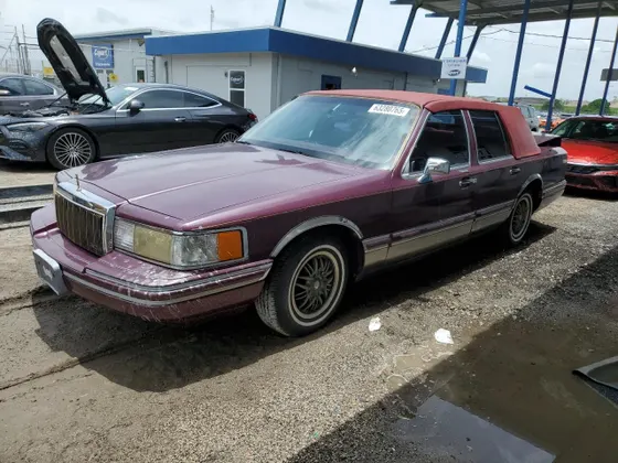 1991 Lincoln Town Car SIGNATURE