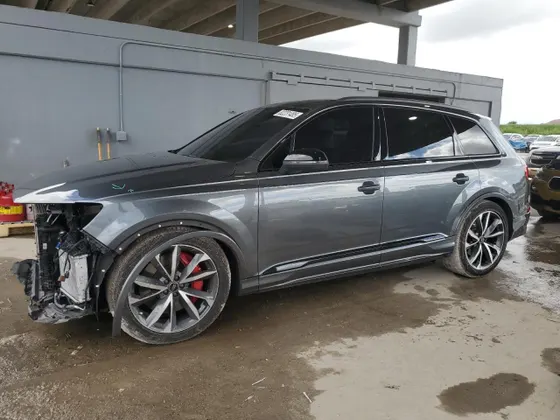 2023 Audi SQ7 Premium Plus