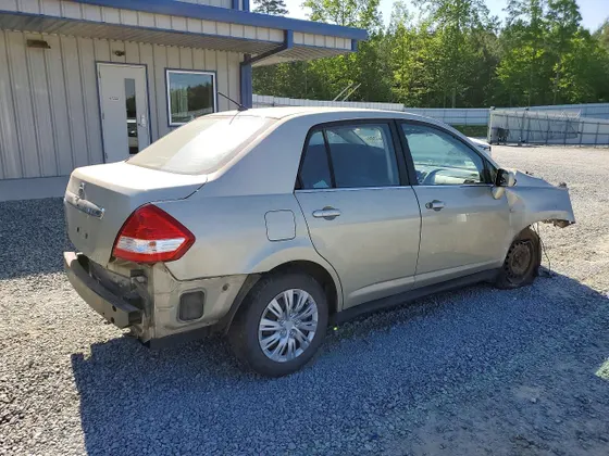 2008 Nissan Versa 1.8 S