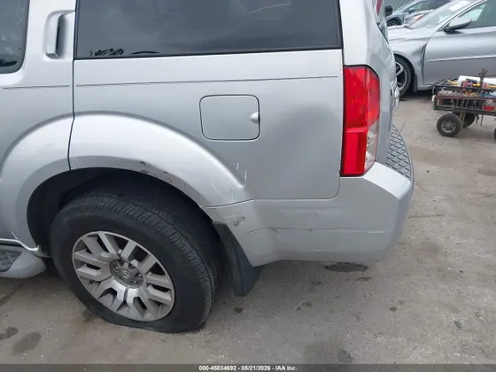 2010 Nissan Pathfinder LE