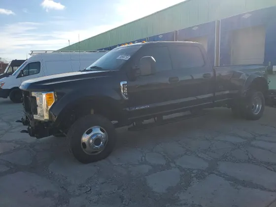 2017 Ford Super Duty F-350 DRW Lariat