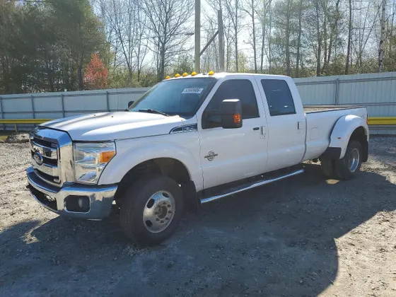2014 Ford Super Duty F-350 DRW Platinum