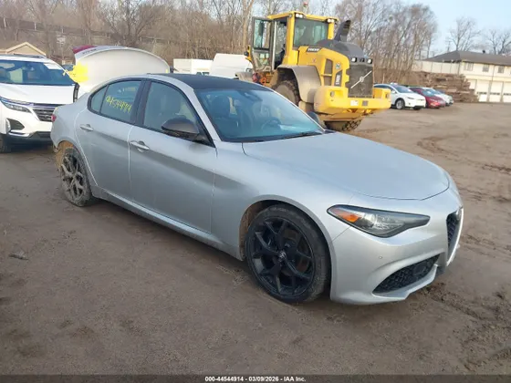 2020 Alfa Romeo Giulia SPORT AWD