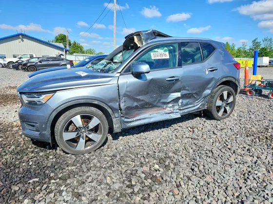 2019 Volvo XC40 Momentum