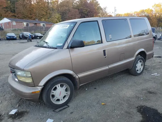 2004 GMC Safari Passenger XT