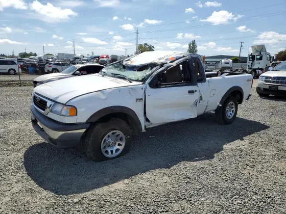 1999 Mazda B-Series 4WD Truck SE