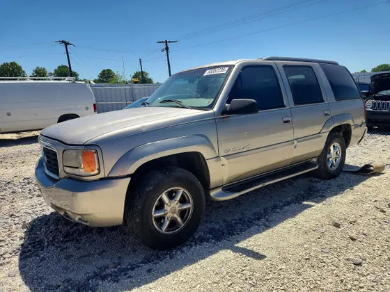 2000 Cadillac Escalade