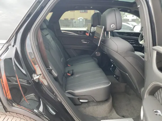 2023 Bentley Bentayga V8