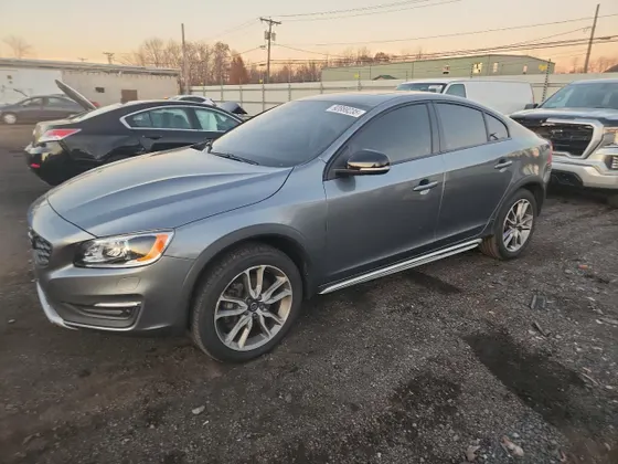 2018 Volvo S60 Cross Country T5