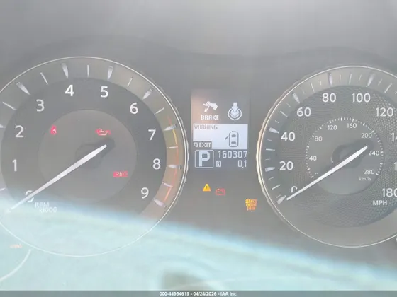 2011 INFINITI M56