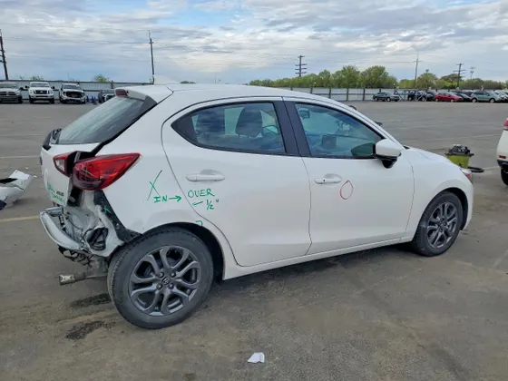 2020 Toyota Yaris Hatchback XLE