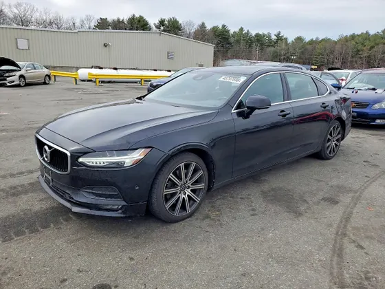 2018 Volvo S90 Momentum