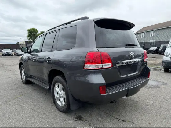 2011 Toyota Land Cruiser V8