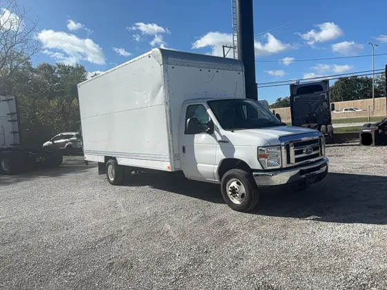 2016 Ford Econoline Commercial Cutaway E450 SUPER DUTY CUTAWAY VAN