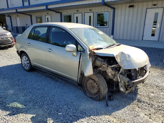 2008 Nissan Versa 1.8 S