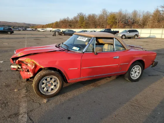 1982 FIAT 124 SPIDER