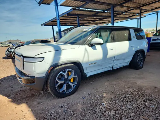 2024 Rivian R1S Adventure