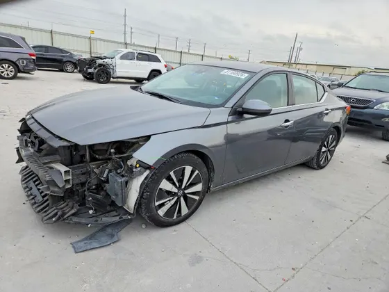 2022 Nissan Altima 2.5 SV