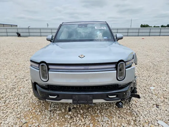 2025 Rivian R1S Adventure