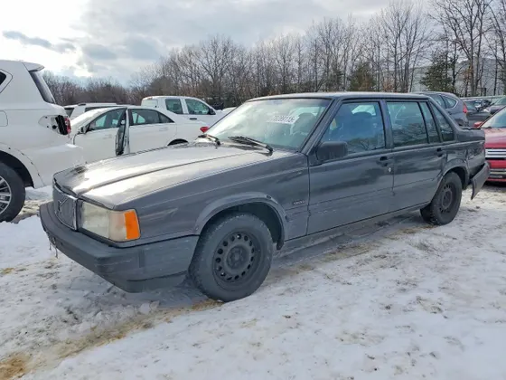 1994 Volvo 900 Action
