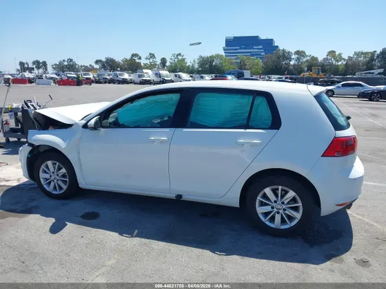 2016 Volkswagen Golf TSI S