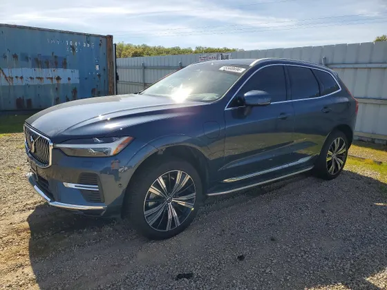 2023 Volvo XC60 Recharge Plug-In Hybrid Ultimate Bright Theme