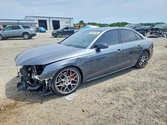 2022 Audi A4 Sedan S line Premium Plus