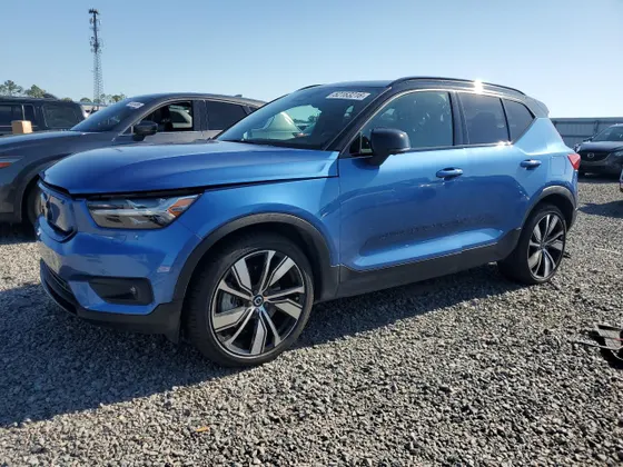 2021 Volvo XC40