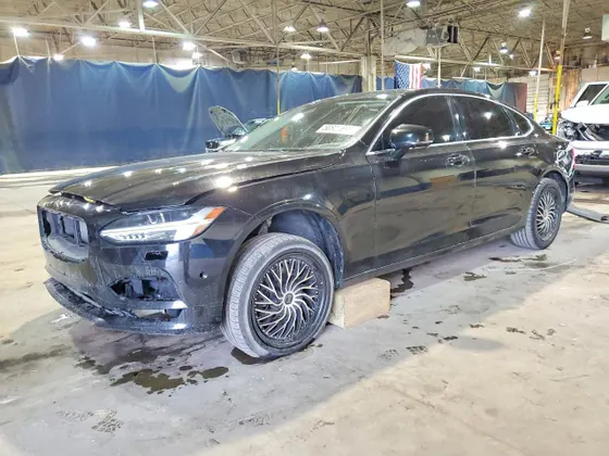 2018 Volvo S90 Momentum