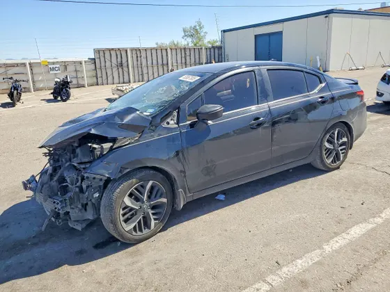 2024 Nissan Versa SR