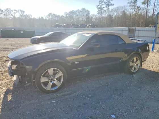 2006 Ford Mustang GT Deluxe